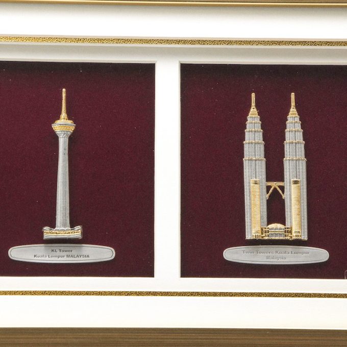 [643] KL Tower & Twin Towers (Gold) (13" x 9" inches)