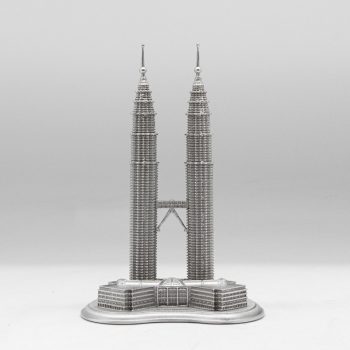 [713] Twin Towers (L) (5' 3