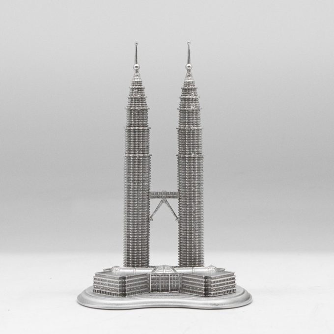 [713] Twin Towers (L) (5' 3" inches)
