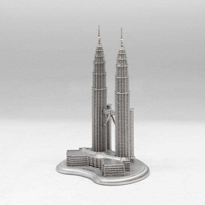 [713] Twin Towers (L) (5' 3" inches)