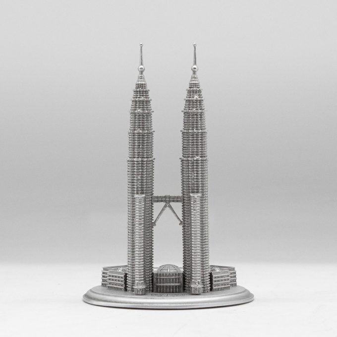 [713] Twin Towers (L) (5' 3" inches)