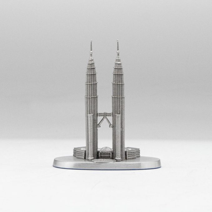 [848] Twin Towers (S) (3' 1/2" inches)