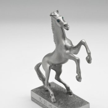 [104] Horse (Square Base) (L)