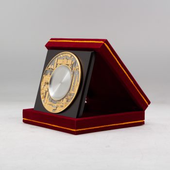 852g-4inch-kl-design-gold-plated-plate-6x6-velvet-box-side