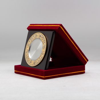 854g-4inch-batik-gold-plated-plate-6x6-velvet-box-side