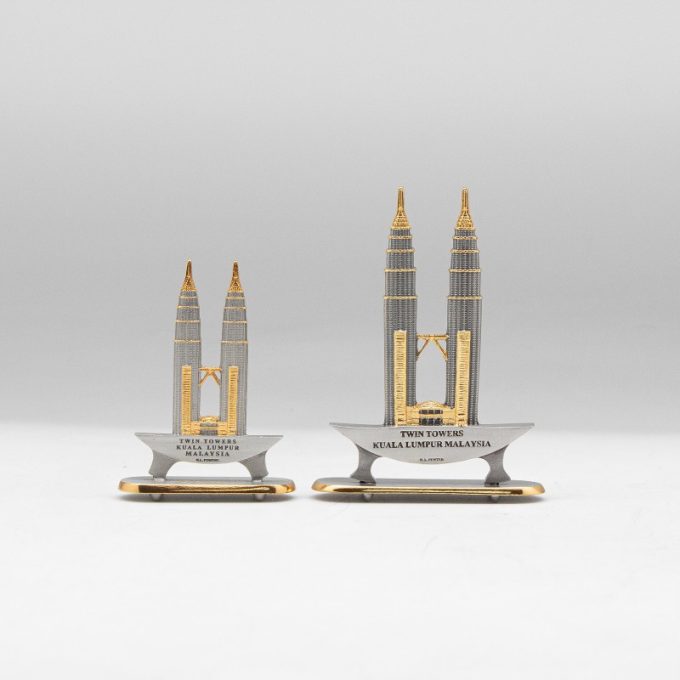 [473G] Twin Towers (Gold) (M)