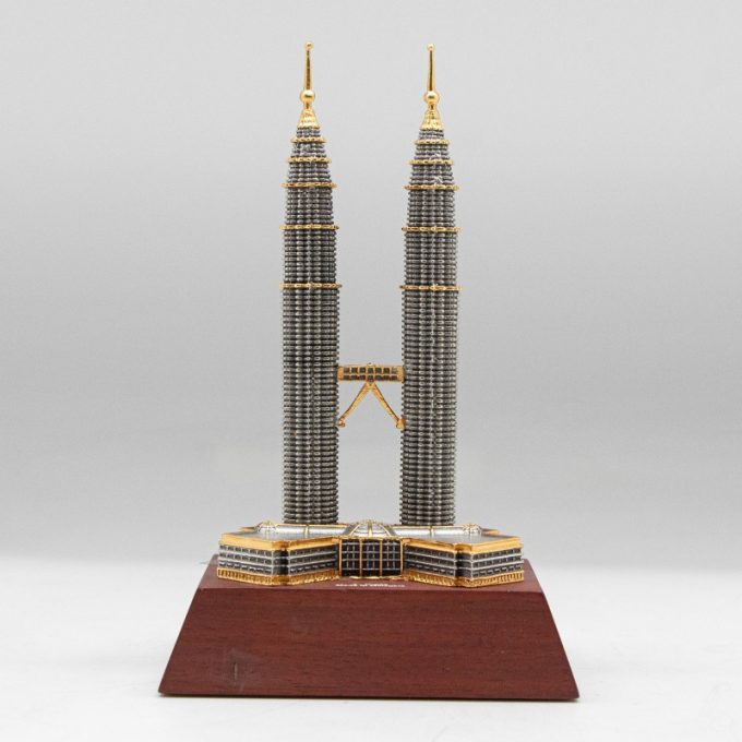 [712G] Twin Towers (Gold) (Wood)