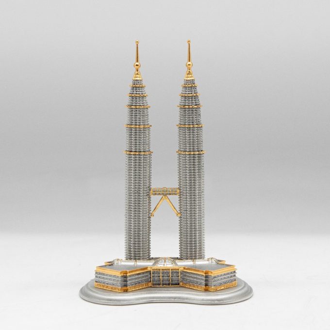 [713G] Twin Towers (Gold) (L) (5' 3" inches)