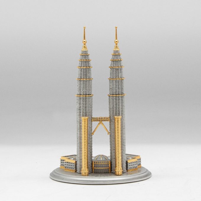 [713G] Twin Towers (Gold) (L) (5' 3" inches)