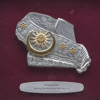 [642] Tengkolok (Gold) (8