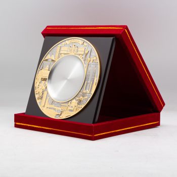 872g-6inch-kl-design-gold-plated-plate-8x8-velvet-box-side