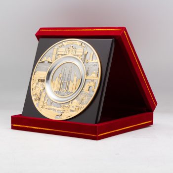 873g-6inch-kl-design-gold-plated-plate-8x8-velvet-box-side