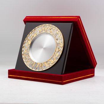 874g-6inch-floral-gold-plated-plate-8x8-velvet-box-side