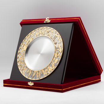 877g-8inch-floral-gold-plated-plate-10x10-velvet-box-side