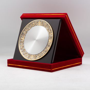 879g-6inch-batik-gold-plated-plate-8x8-velvet-box-side