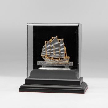 [935] Sailing Boat (Gold) (S)