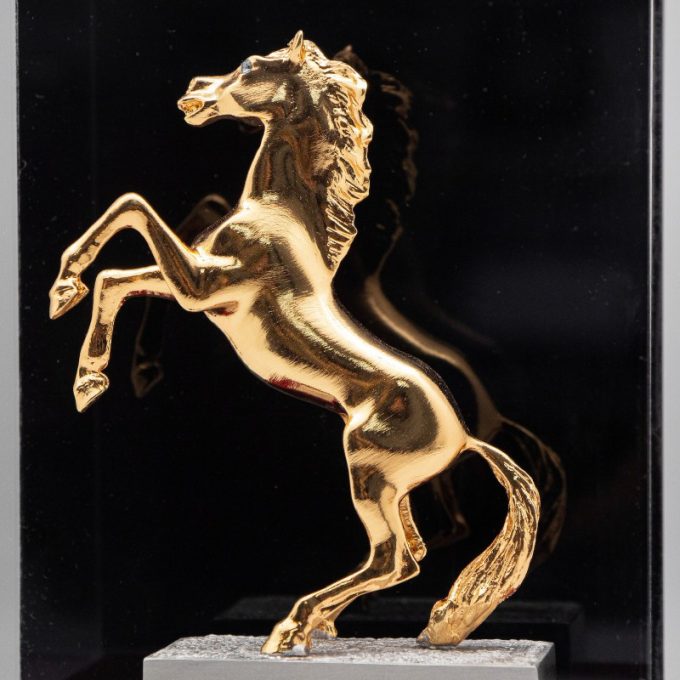 [933G] Horse (Gold) (M)