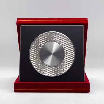 940-5inch-rhombus-plate-8x8-velvet-box