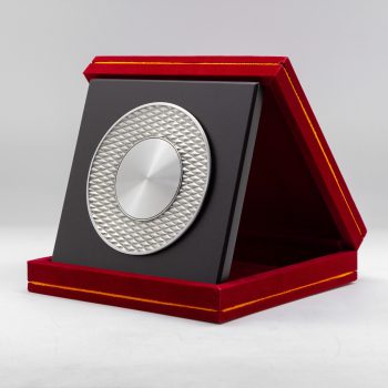 940-5inch-rhombus-plate-8x8-velvet-box-side