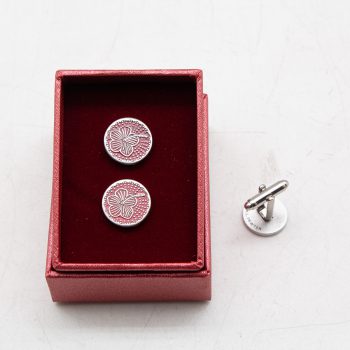 1066m-bunga-raya-red-cufflink-packaging